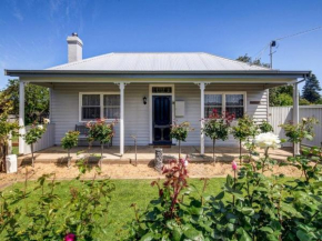 Carrick Fergus - Centrally located family home, Port Fairy